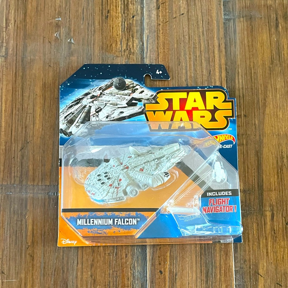 Hot Wheels Star Wars OG Millennium Falcon Flight Navigator Ship NEW! HTF